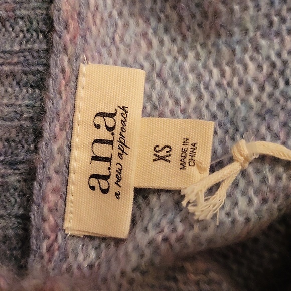 NWT a.n.a XS Ombre V-neck Sweater - Picture 4 of 5